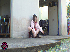 SNS露出実況 教室の隅で目立たない陰キャＪ系は 巨乳の見せたがり裏垢女子だった…放課後にオタク淫語で羞恥オナニーを 生配信してるのを僕はず　サンプル画像08